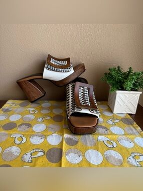 Noa Harmon platform heels with buckle size 40